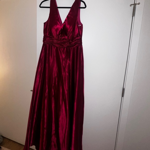 Satin formal dress - Picture 1 of 4
